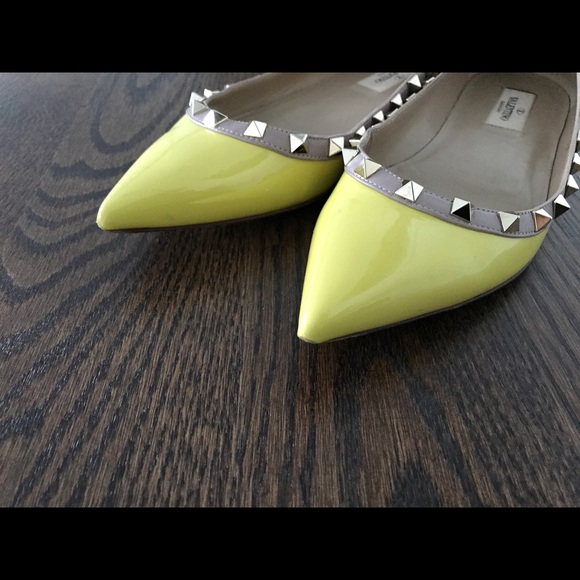 Valentino Yellow Rockstud Patent Ballerina Flats - Picture 6 of 8